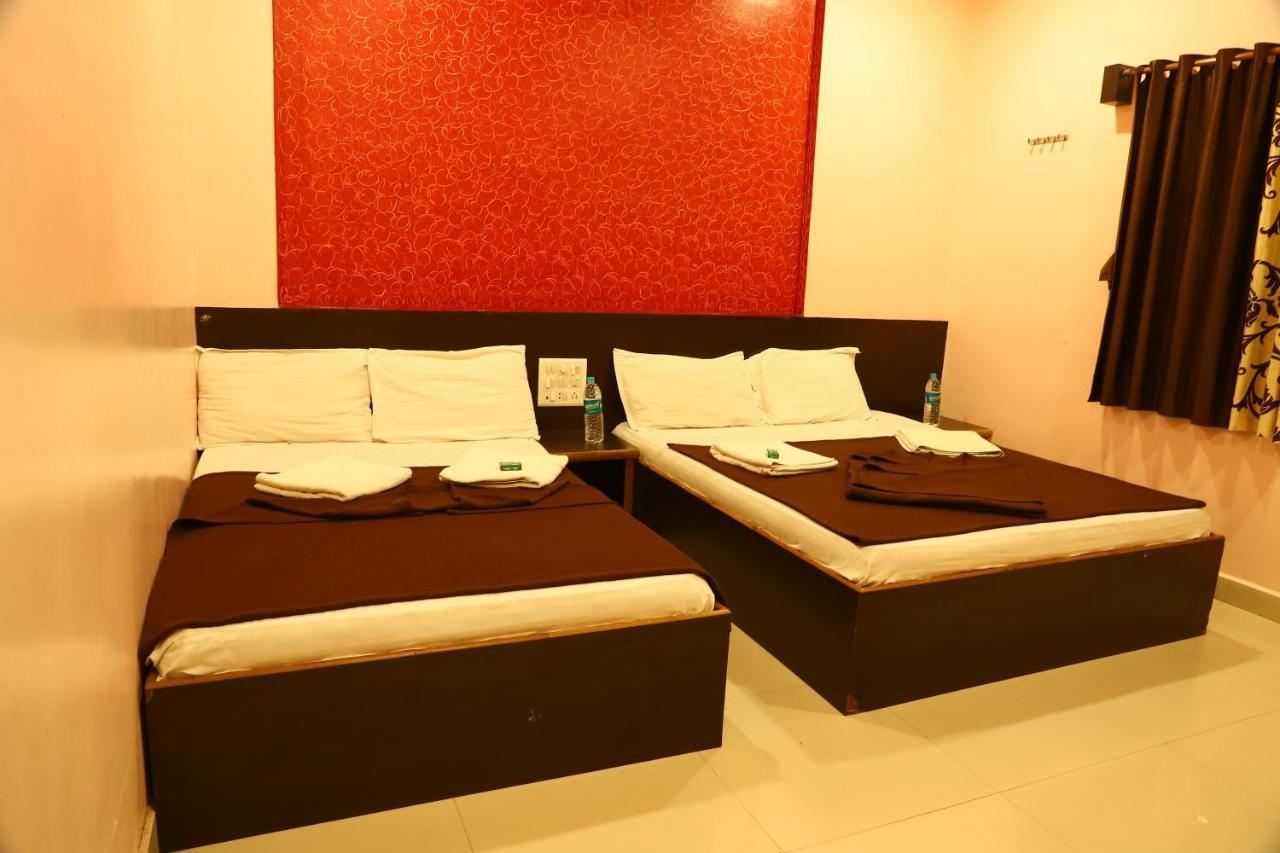 Sai Madhavi Palace Hotel Sirdi Kültér fotó