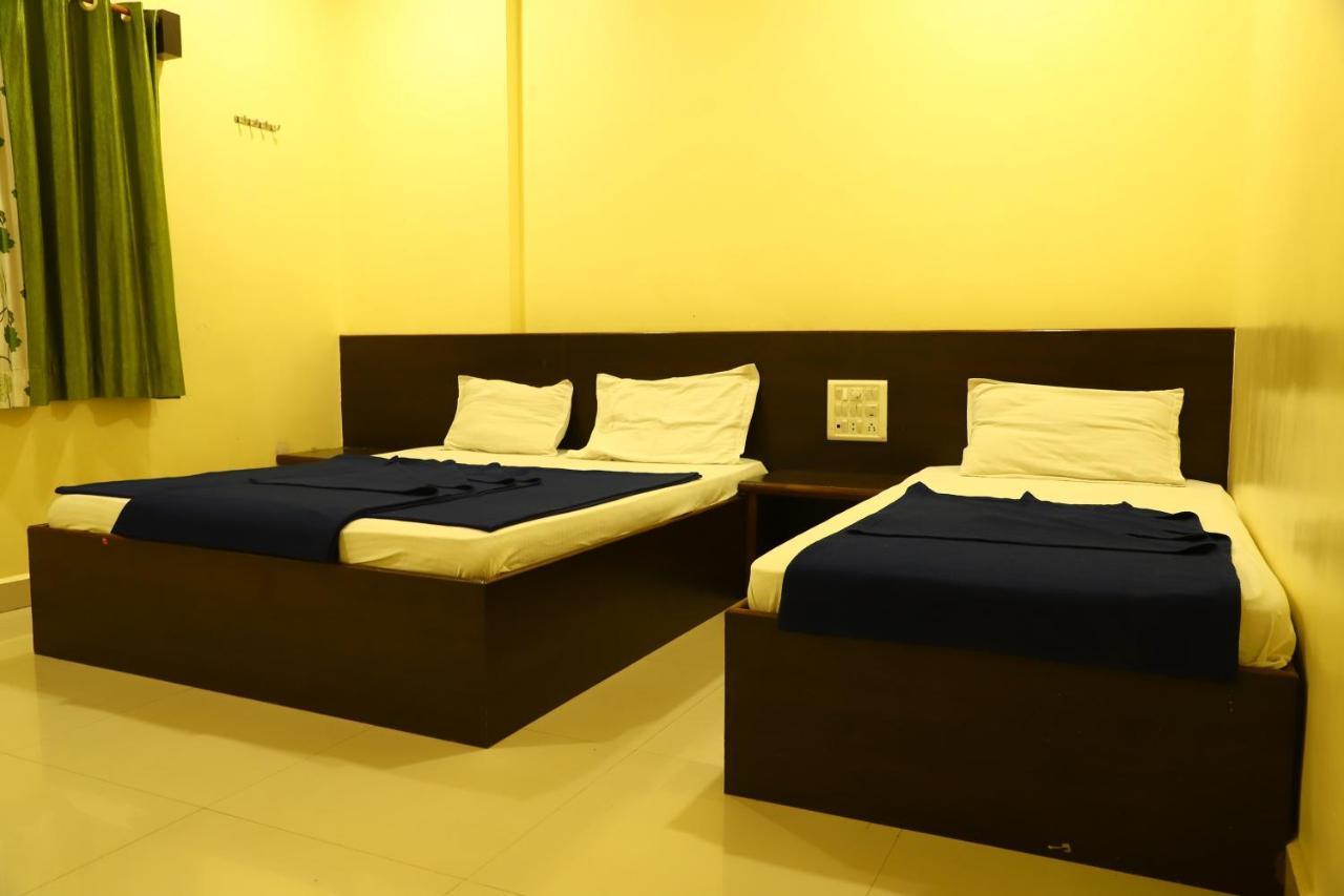 Sai Madhavi Palace Hotel Sirdi Kültér fotó