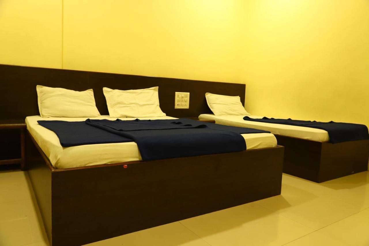 Sai Madhavi Palace Hotel Sirdi Kültér fotó