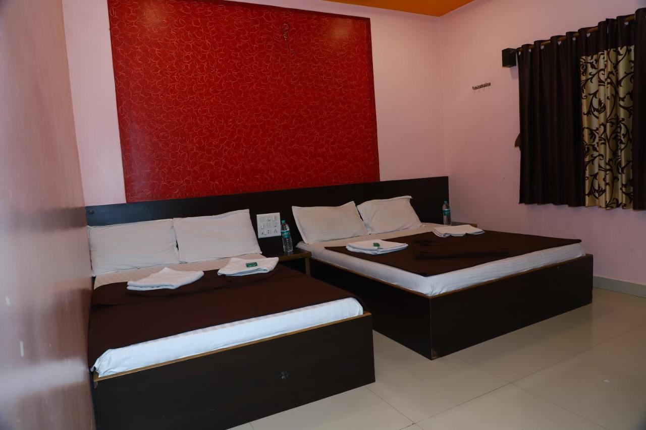 Sai Madhavi Palace Hotel Sirdi Kültér fotó