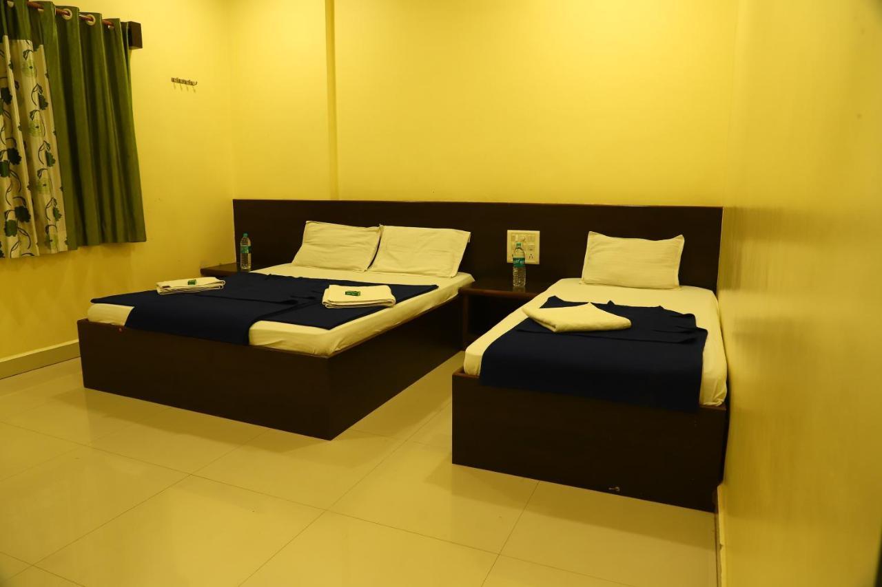 Sai Madhavi Palace Hotel Sirdi Kültér fotó