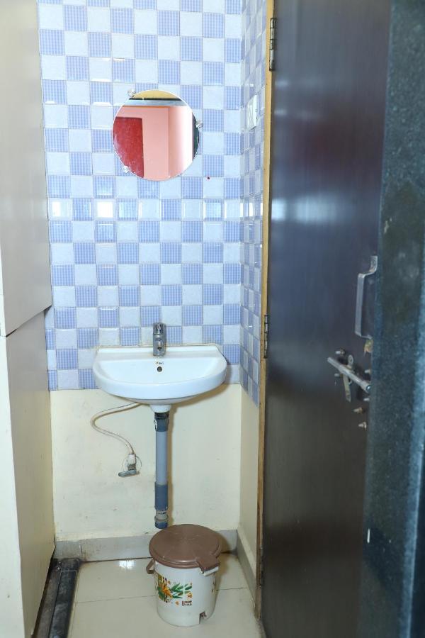 Sai Madhavi Palace Hotel Sirdi Kültér fotó